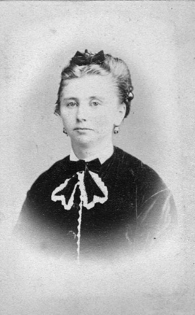 resized_redvelvet_p27C-front=Augusta Heppenheim.jpg